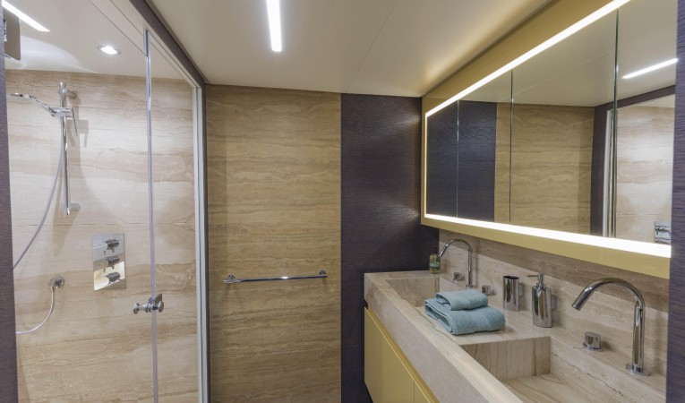 102 Cerri Cantieri Navali Master bath