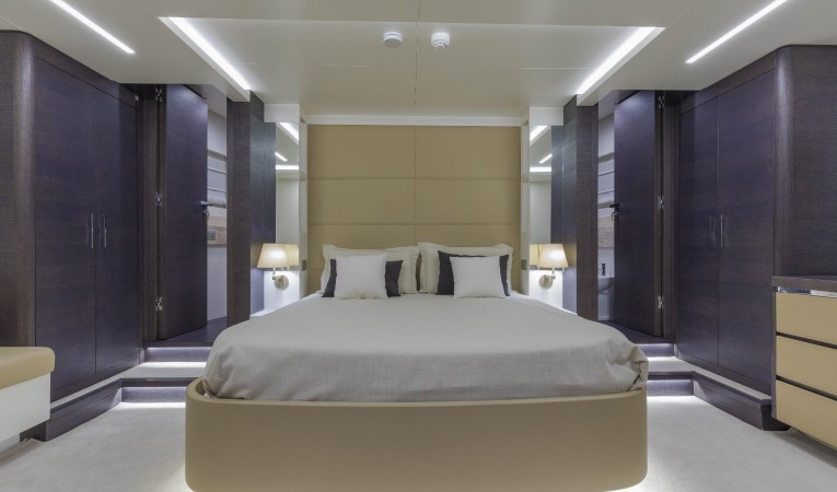 102 Cerri Cantieri Navali VIP stateroom