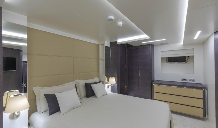 102 Cerri Cantieri Navali VIP stateroom