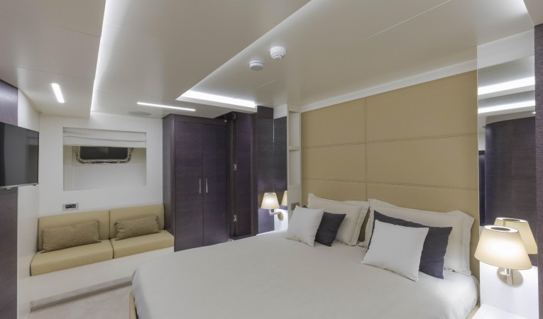 102 Cerri Cantieri Navali VIP stateroom