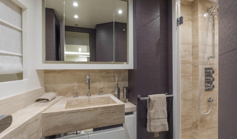102 Cerri Cantieri Navali VIP bath