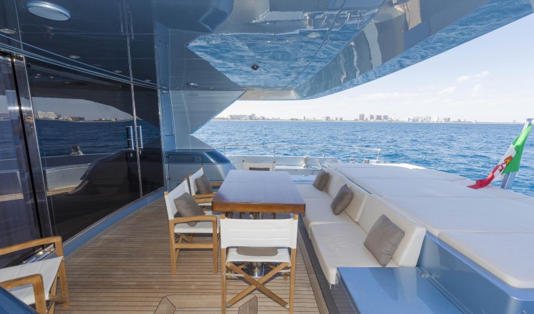 102 Cerri Cantieri Navali Aft deck