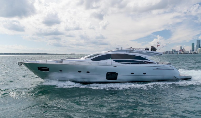 82 Pershing 