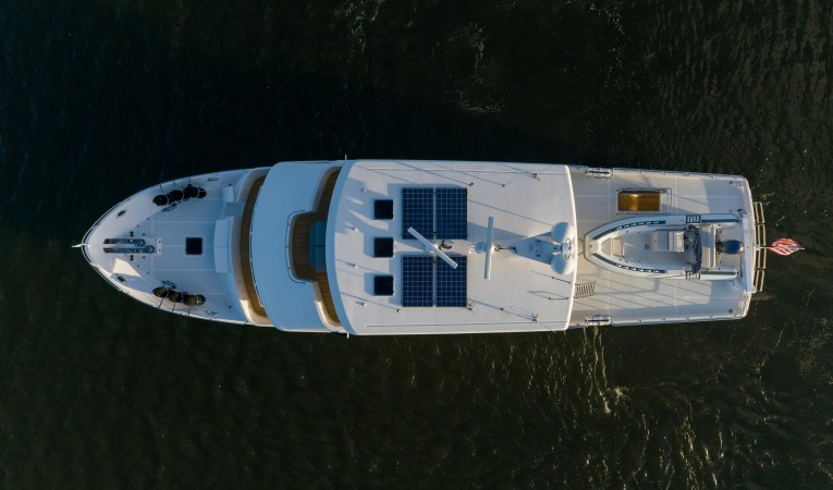 86 Outer Reef Yachts 