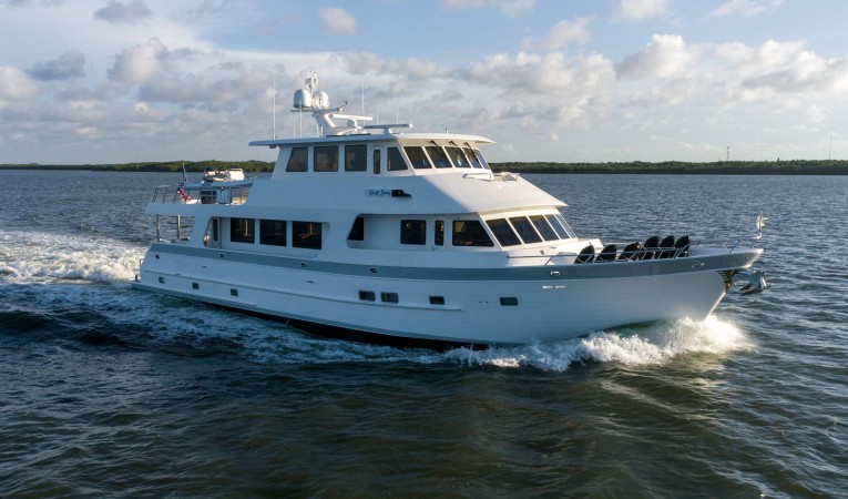 86 Outer Reef Yachts 