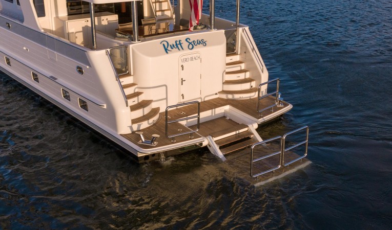 86 Outer Reef Yachts 