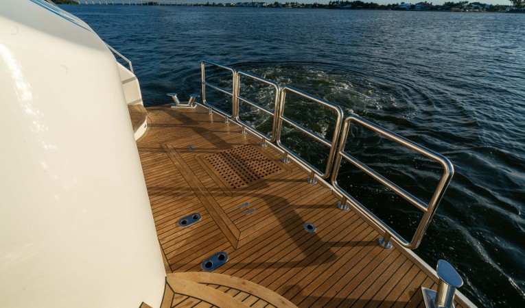 86 Outer Reef Yachts 