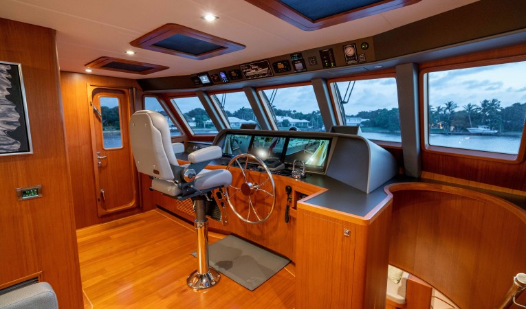 86 Outer Reef Yachts 