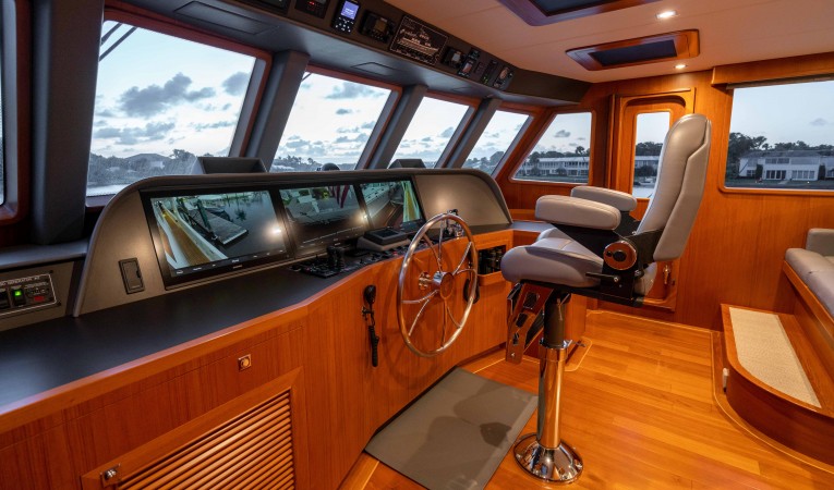 86 Outer Reef Yachts 