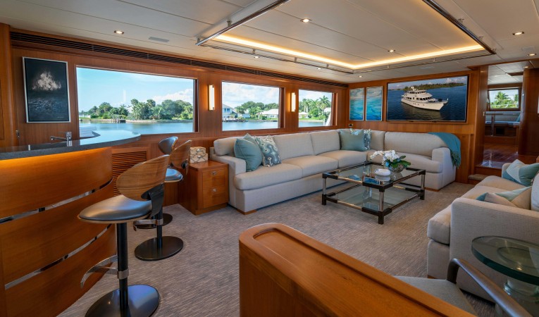 86 Outer Reef Yachts 