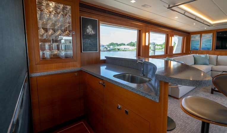 86 Outer Reef Yachts 