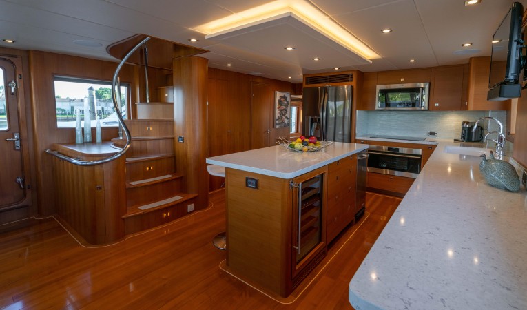 86 Outer Reef Yachts 