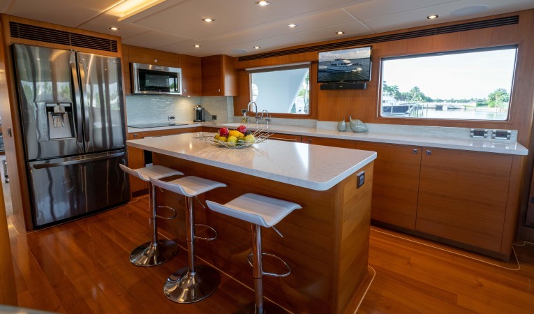 86 Outer Reef Yachts 