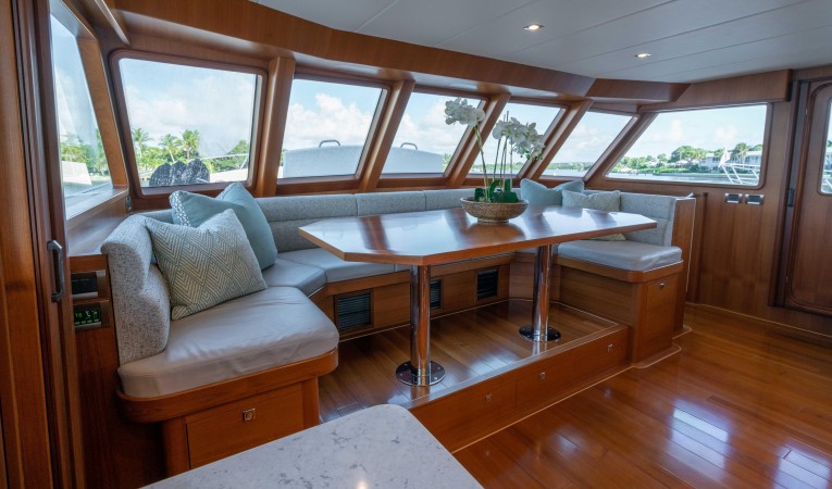 86 Outer Reef Yachts 