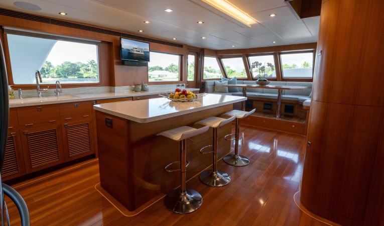 86 Outer Reef Yachts 