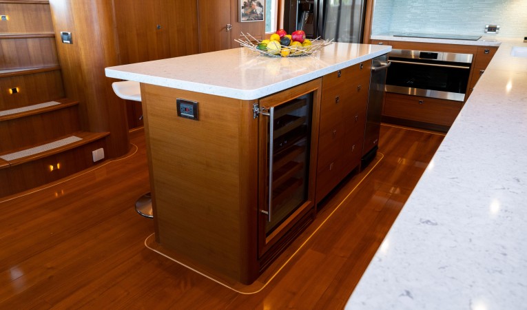 86 Outer Reef Yachts 