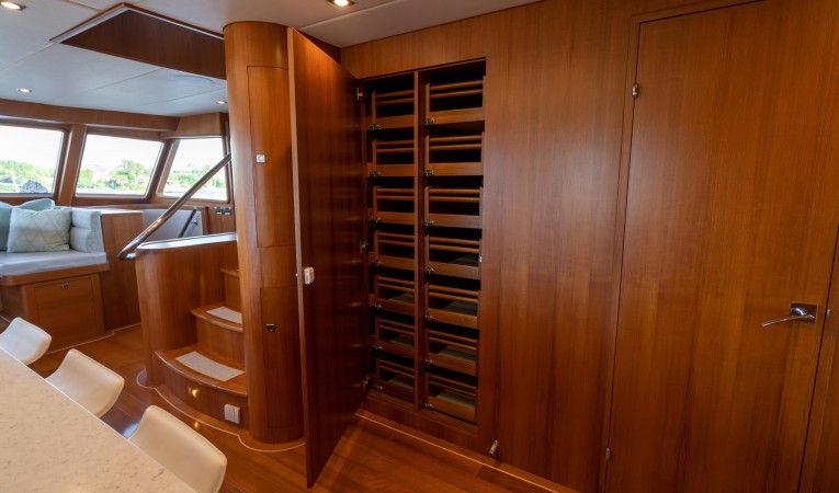 86 Outer Reef Yachts 