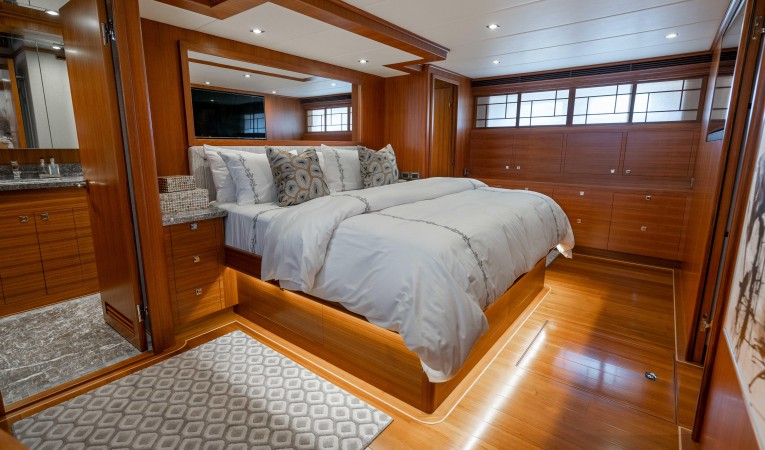 86 Outer Reef Yachts 