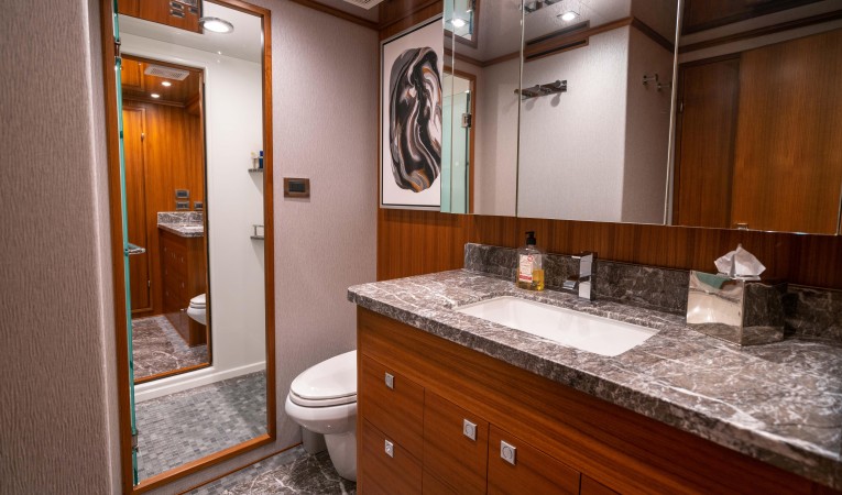 86 Outer Reef Yachts 