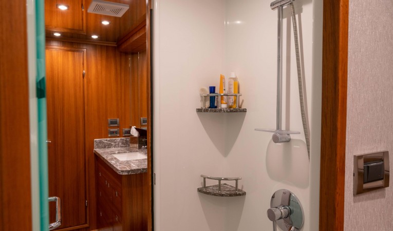 86 Outer Reef Yachts 