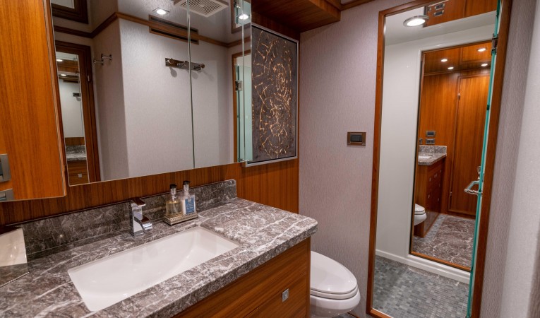 86 Outer Reef Yachts 