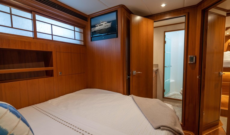 86 Outer Reef Yachts 