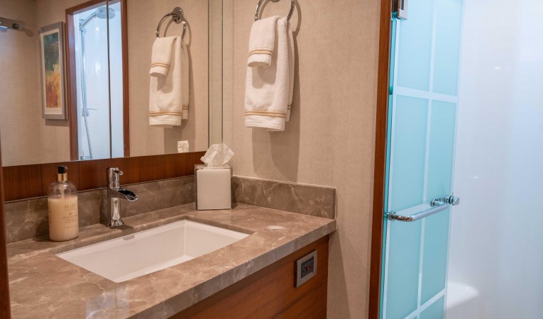 86 Outer Reef Yachts 