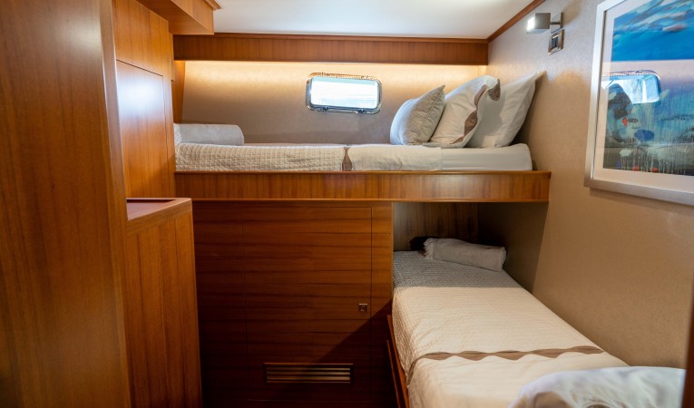 86 Outer Reef Yachts 