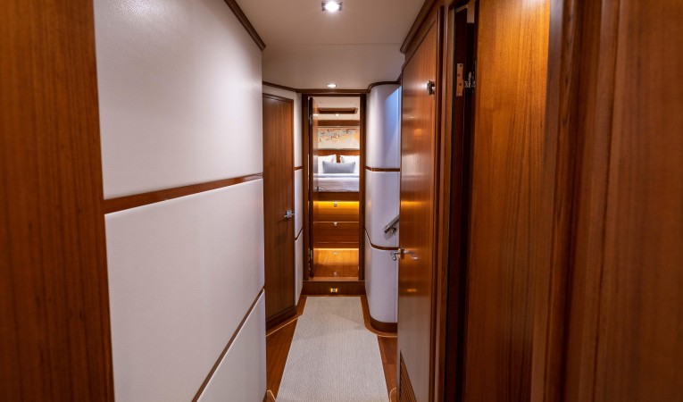 86 Outer Reef Yachts 