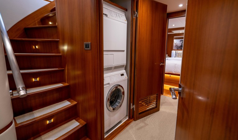 86 Outer Reef Yachts 