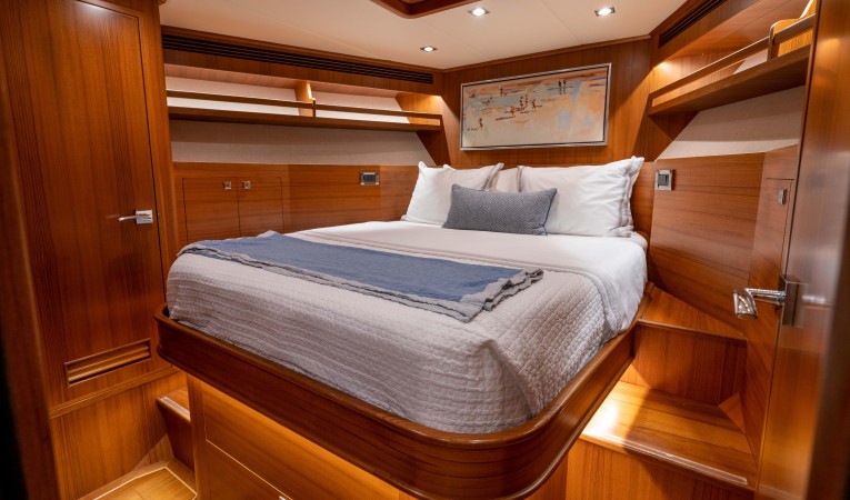 86 Outer Reef Yachts 