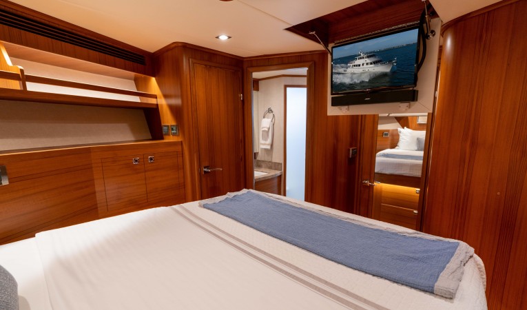 86 Outer Reef Yachts 