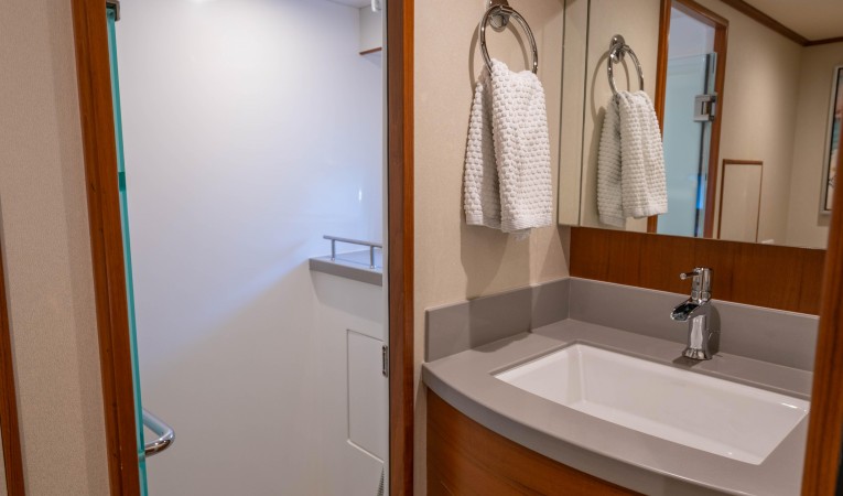 86 Outer Reef Yachts 