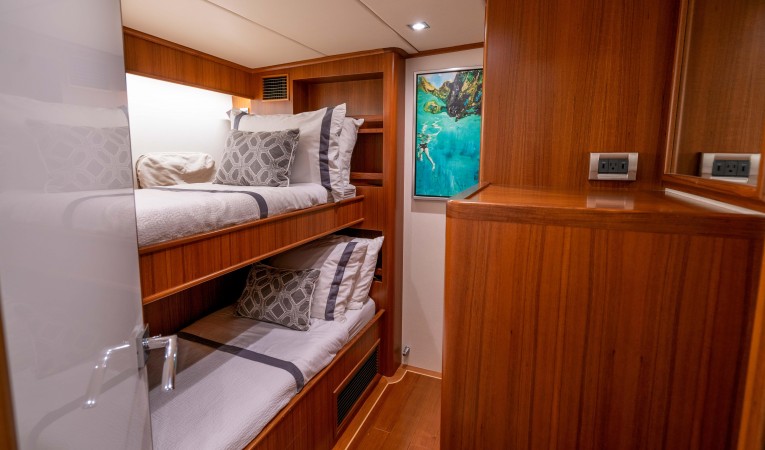 86 Outer Reef Yachts 