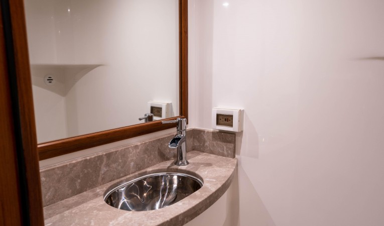 86 Outer Reef Yachts 