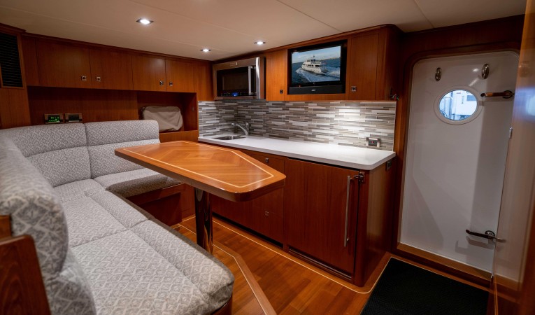 86 Outer Reef Yachts 