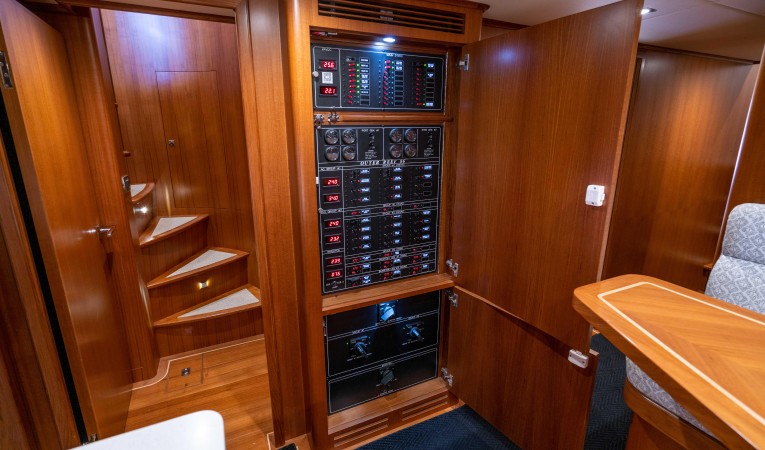 86 Outer Reef Yachts 