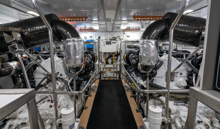 86 Outer Reef Yachts 