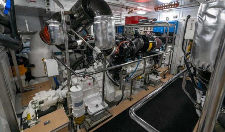 86 Outer Reef Yachts 