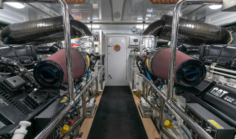 86 Outer Reef Yachts 