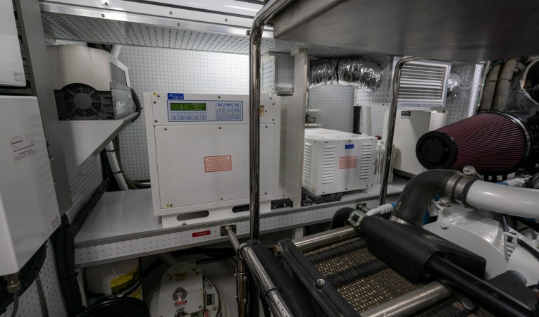 86 Outer Reef Yachts 