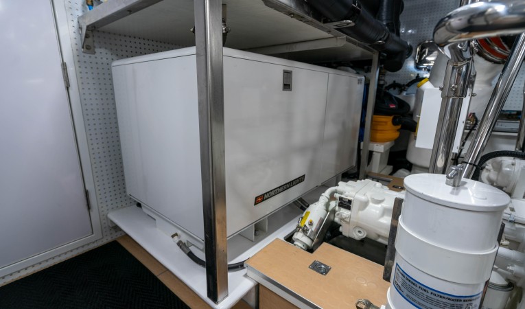 86 Outer Reef Yachts 