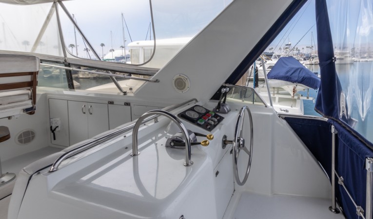 58 Hatteras Aft Fly Helm