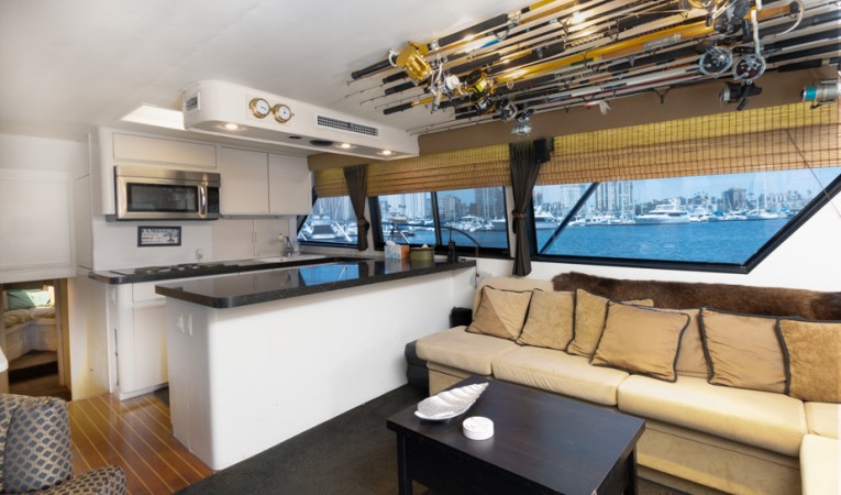 58 Hatteras Salon with overhead rod storage