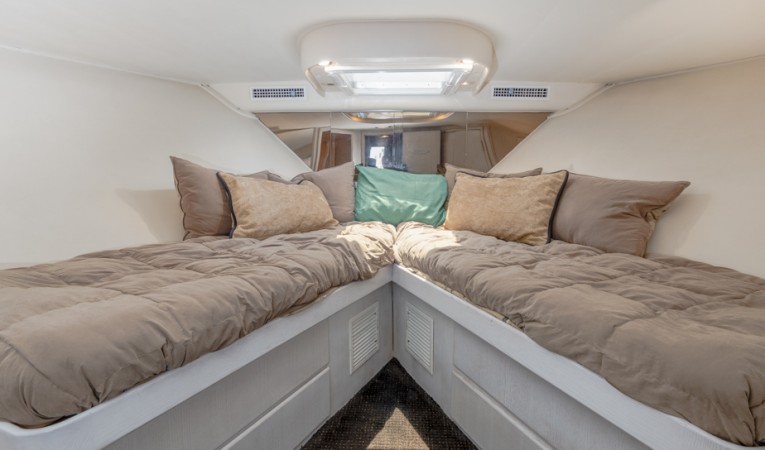 58 Hatteras Forepeak Guest Berhs