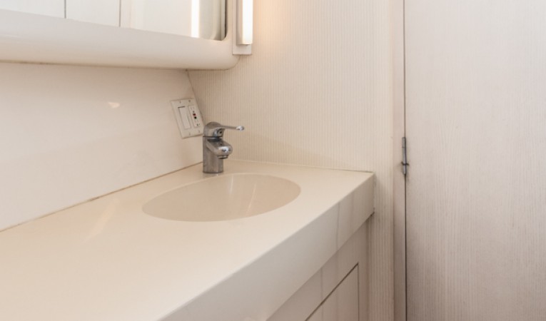 58 Hatteras Forepeak countertop