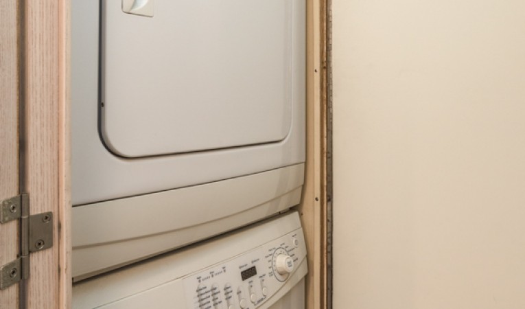 58 Hatteras Washer/Dryer