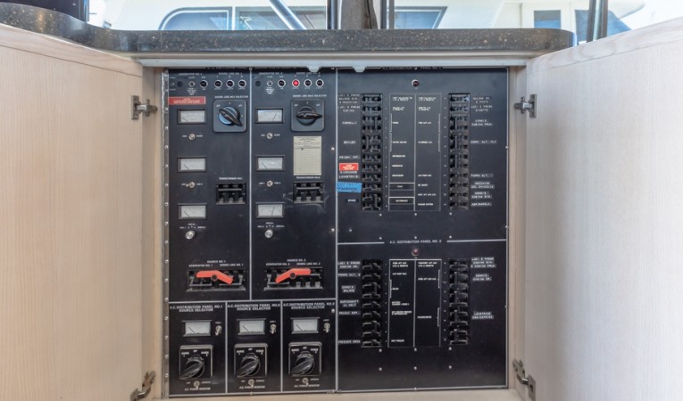58 Hatteras Electrical panel
