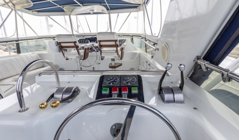 58 Hatteras Aft Fly Helm