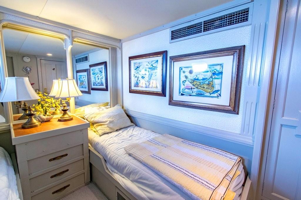 112 Benetti guest stateroom midship starboard
